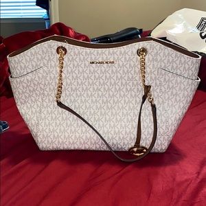 Micheal Kors purse